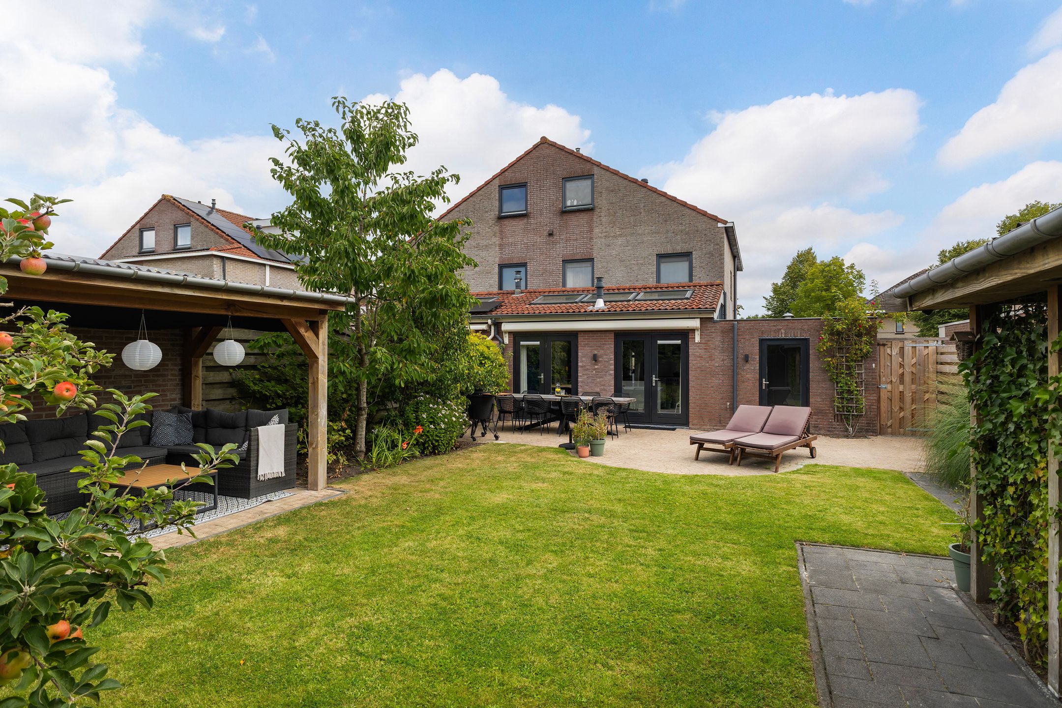 Photo 30 of Linebeamleane 16