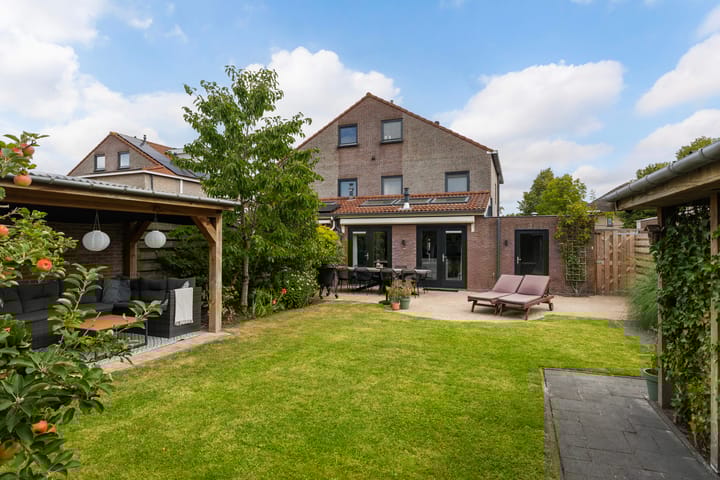 Photo 30 of Linebeamleane 16