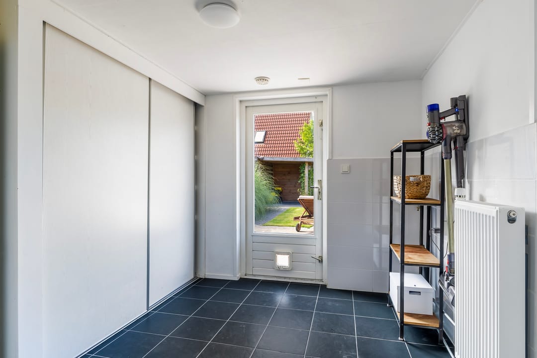 Photo 32 of Linebeamleane 16