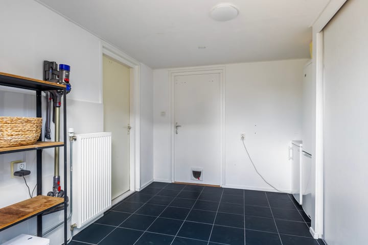 Photo 33 of Linebeamleane 16