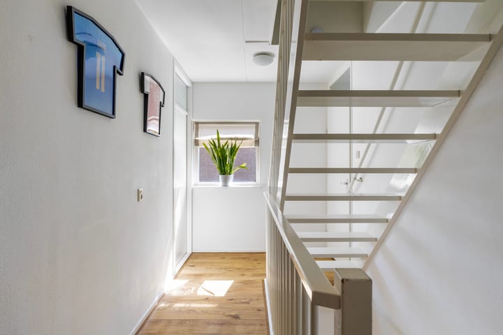 Photo 34 of Linebeamleane 16