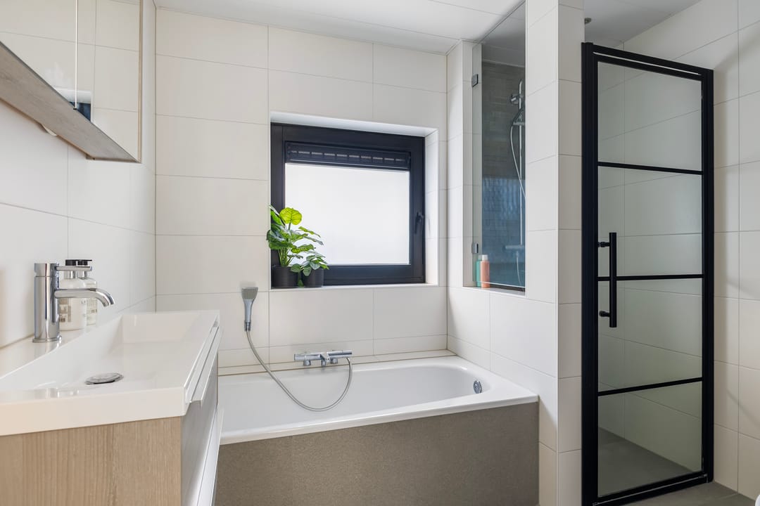 Photo 37 of Linebeamleane 16