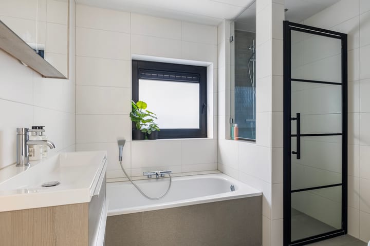 Photo 37 of Linebeamleane 16