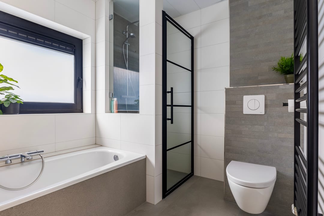 Photo 38 of Linebeamleane 16