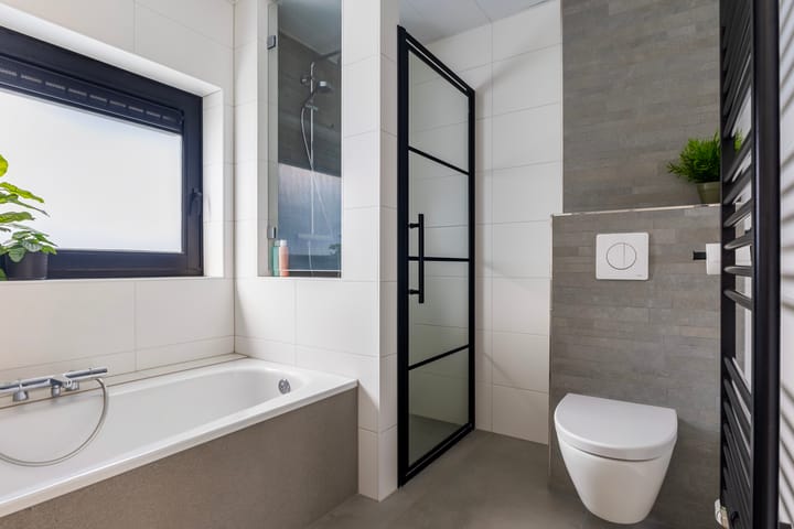 Photo 38 of Linebeamleane 16