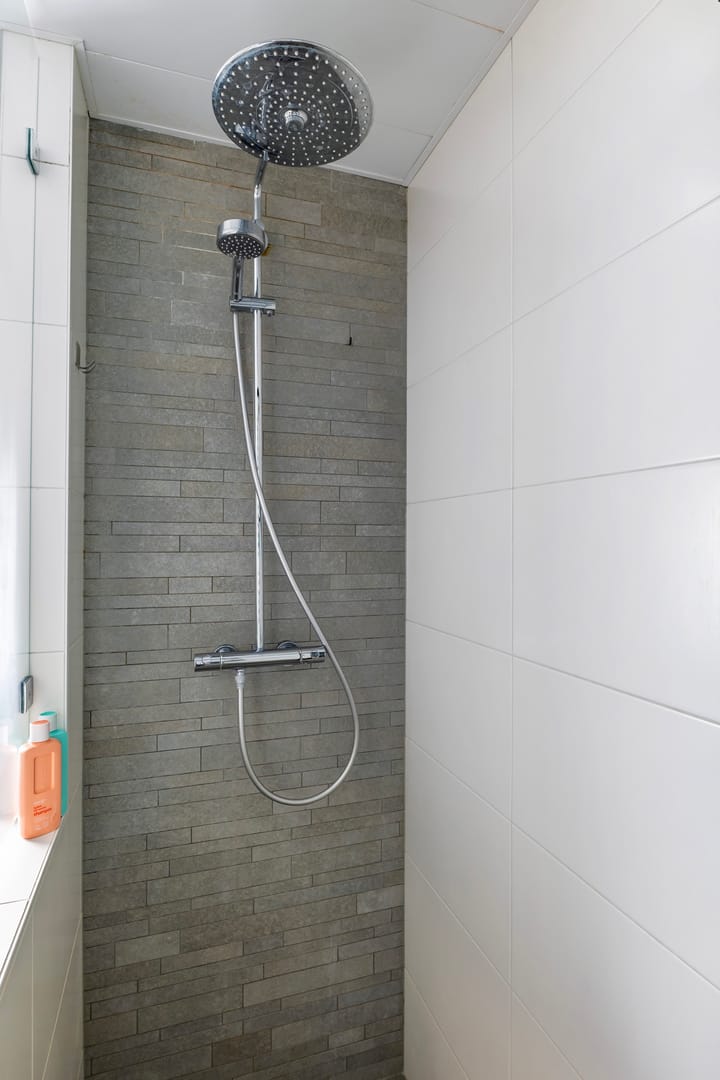 Photo 39 of Linebeamleane 16