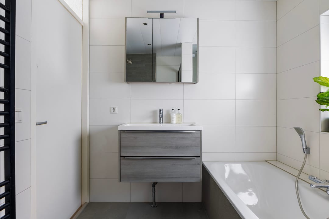 Photo 41 of Linebeamleane 16