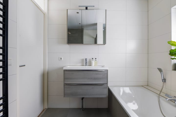 Photo 41 of Linebeamleane 16