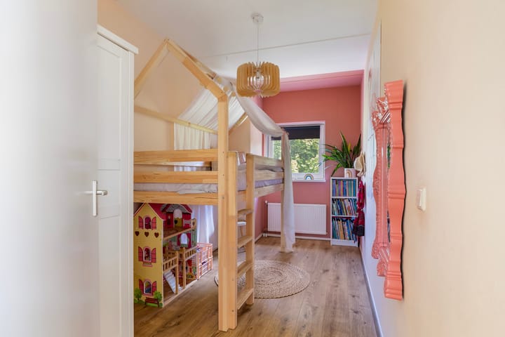 Photo 42 of Linebeamleane 16