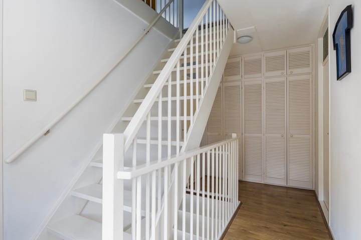 Photo 46 of Linebeamleane 16