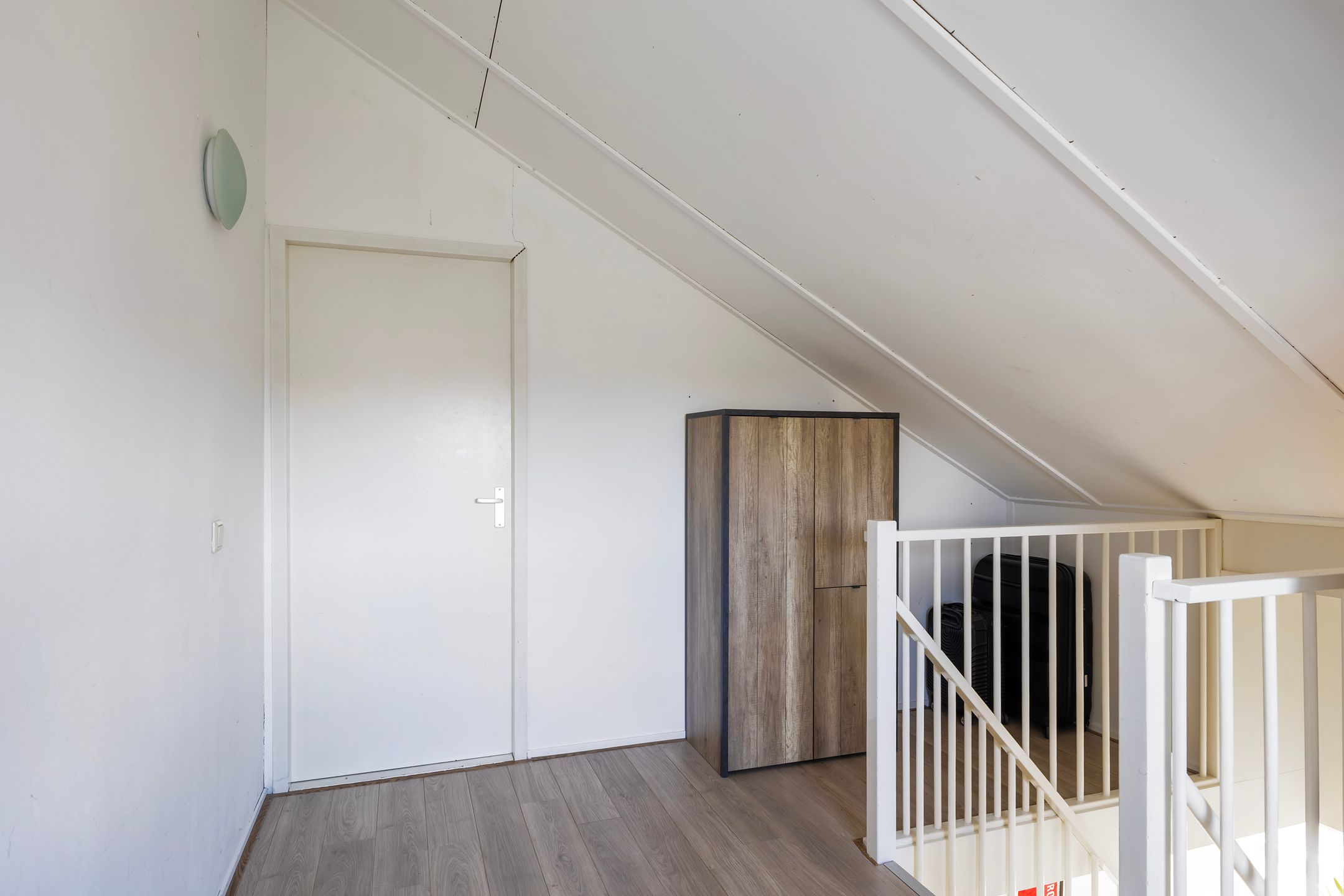 Photo 48 of Linebeamleane 16