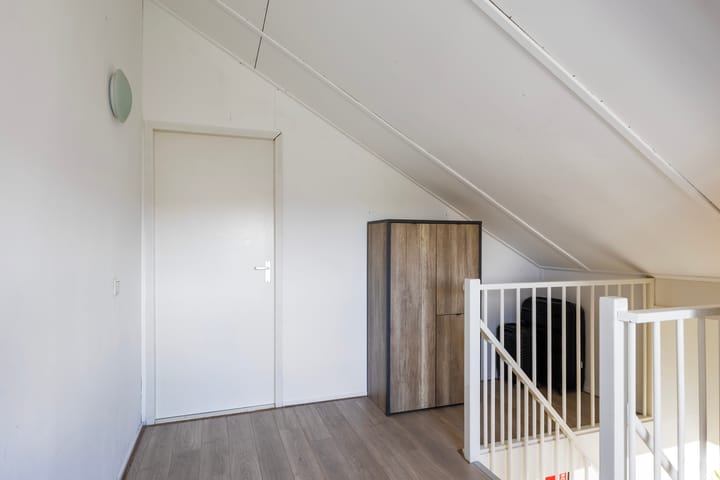 Photo 48 of Linebeamleane 16