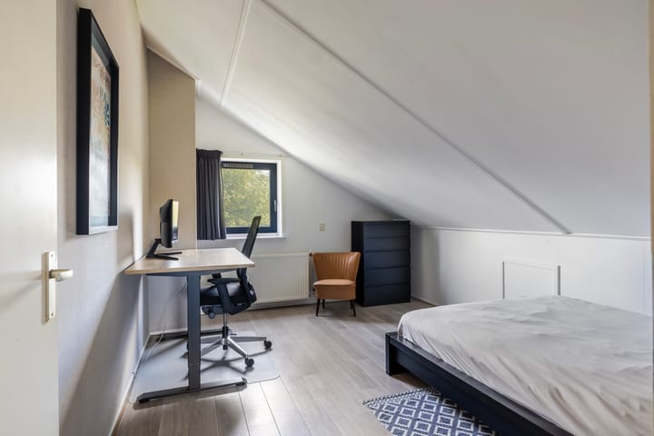 Photo 49 of Linebeamleane 16