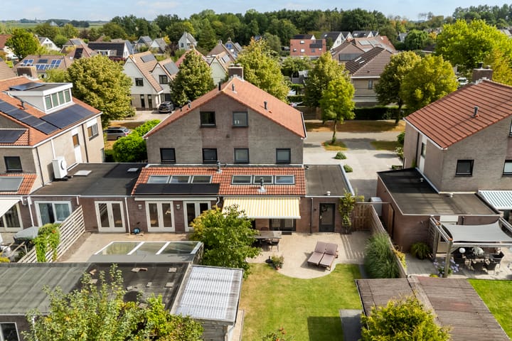 Photo 51 of Linebeamleane 16