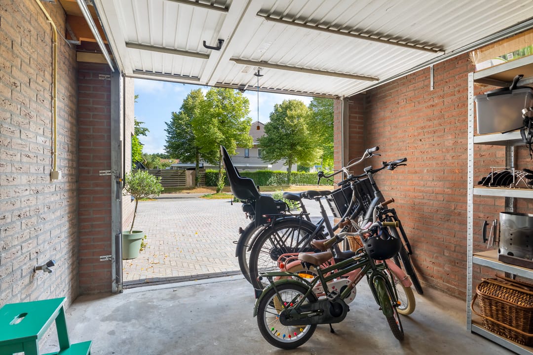 Photo 52 of Linebeamleane 16