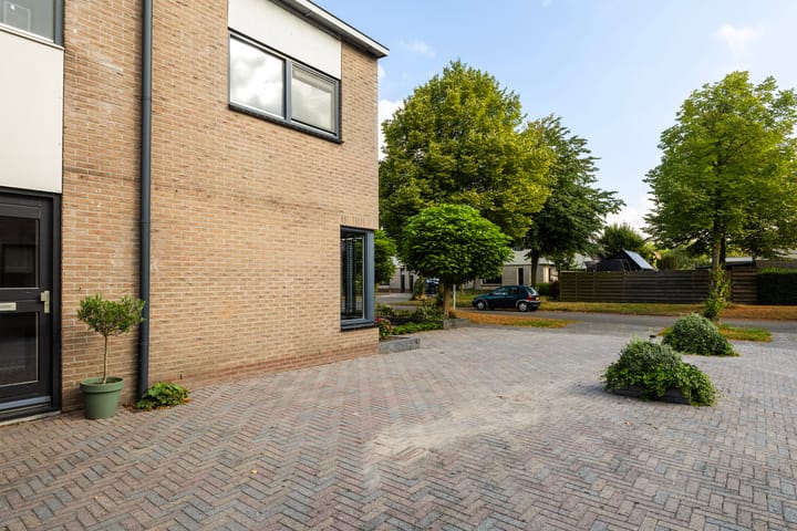 Photo 53 of Linebeamleane 16