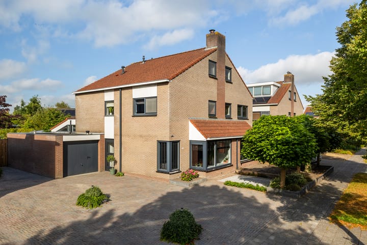 Photo 54 of Linebeamleane 16