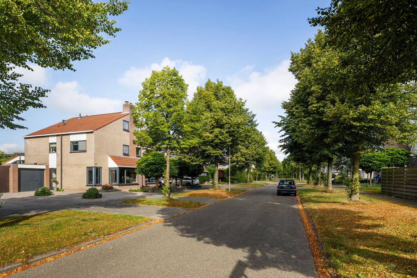 Photo 55 of Linebeamleane 16