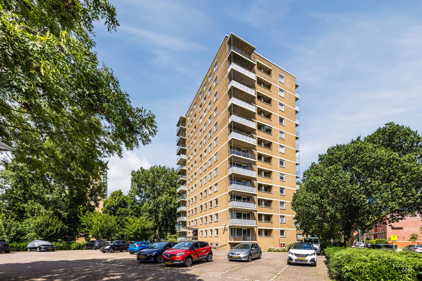 Photo 34 of Hongarenburg 100