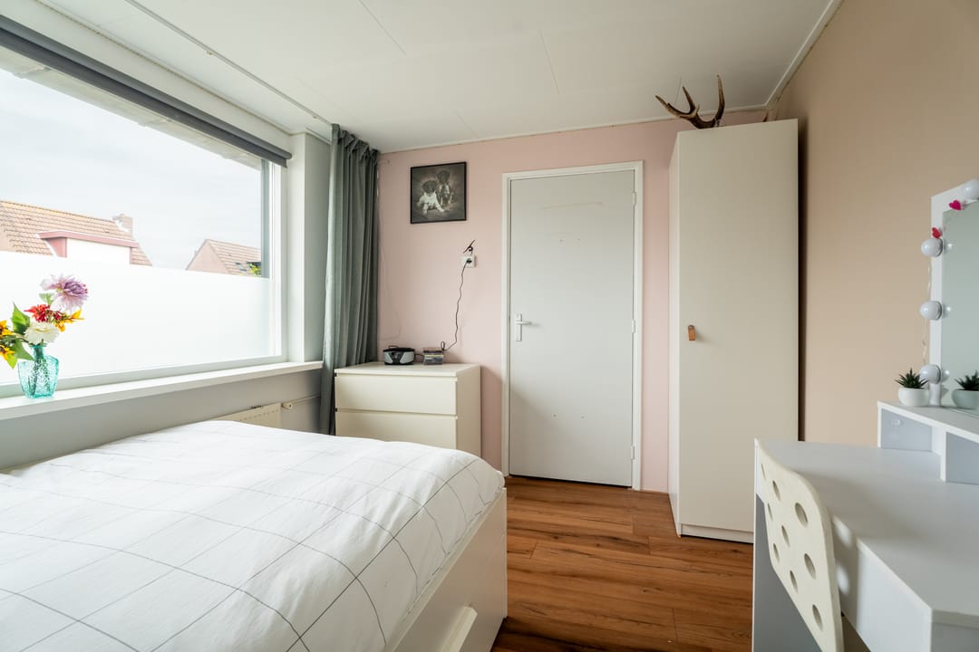 Photo 23 of Van Schendelstraat 18