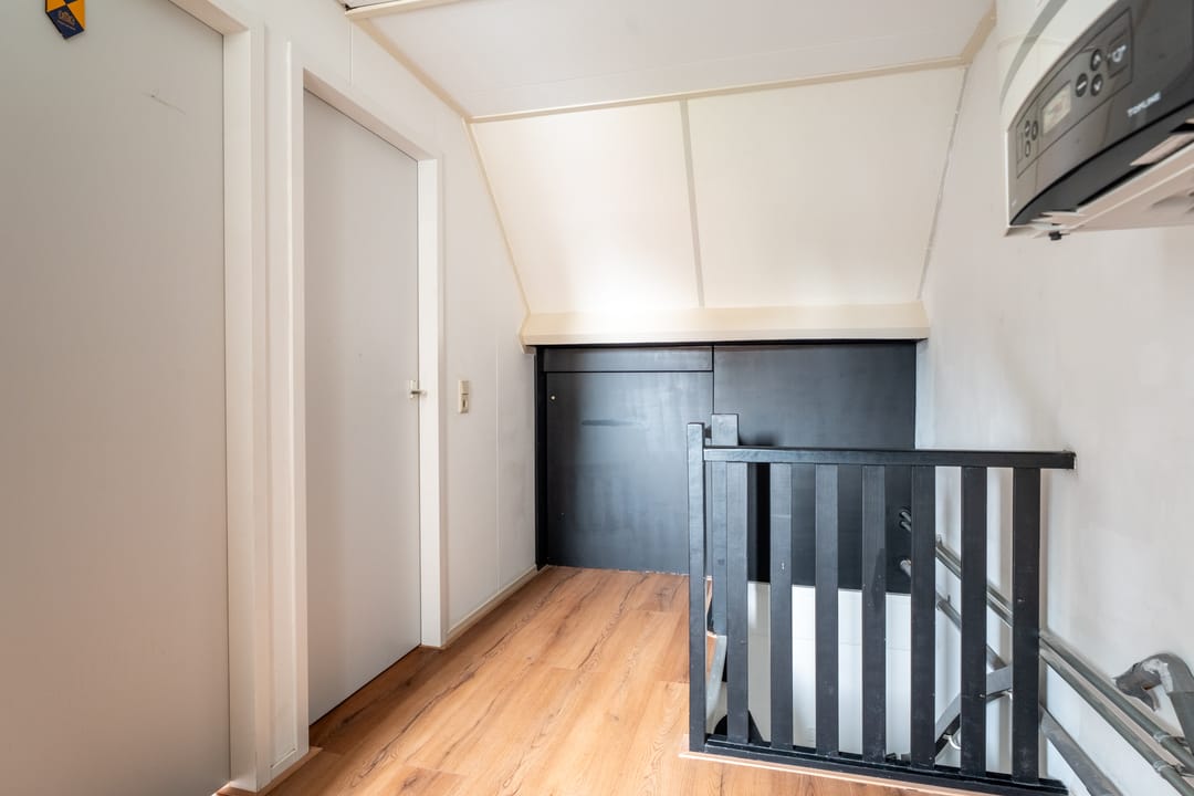 Photo 32 of Van Schendelstraat 18