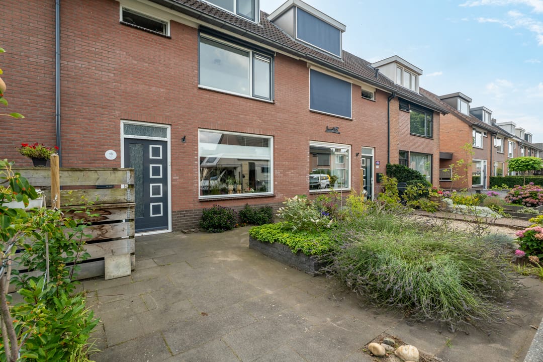 Photo 41 of Van Schendelstraat 18