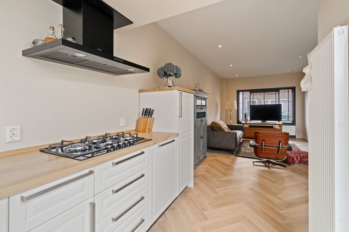 Foto 11 van IJmuiderstraat 20