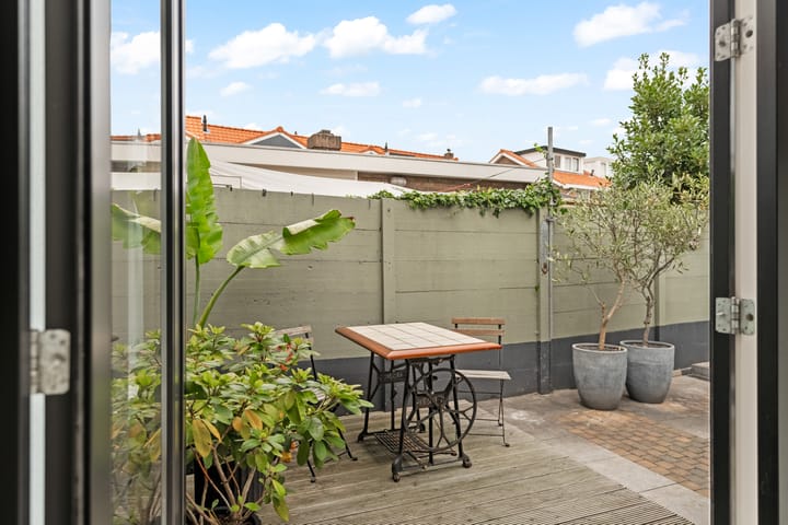 Foto 12 van IJmuiderstraat 20