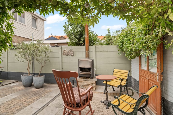 Foto 13 van IJmuiderstraat 20