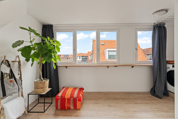 Foto 24 van IJmuiderstraat 20