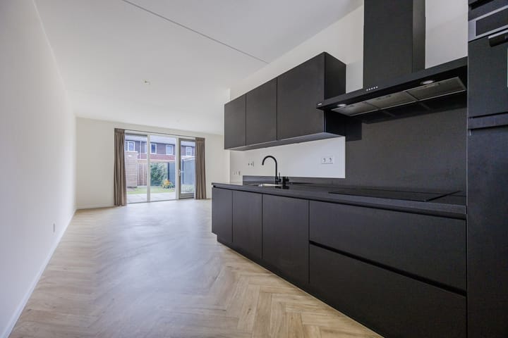 Photo 15 of Piet Bartenstraat 10