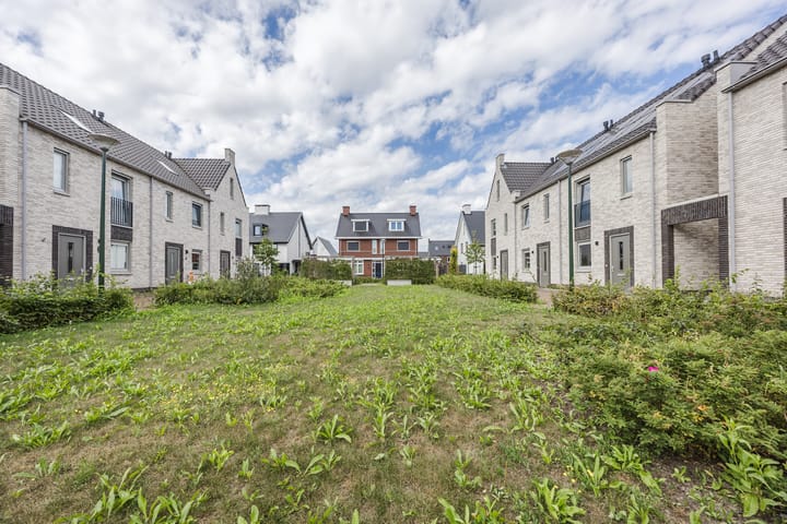 Photo 37 of Piet Bartenstraat 10