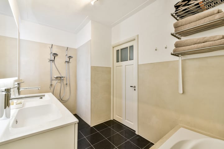 Photo 16 of Von Guerickestraat 70