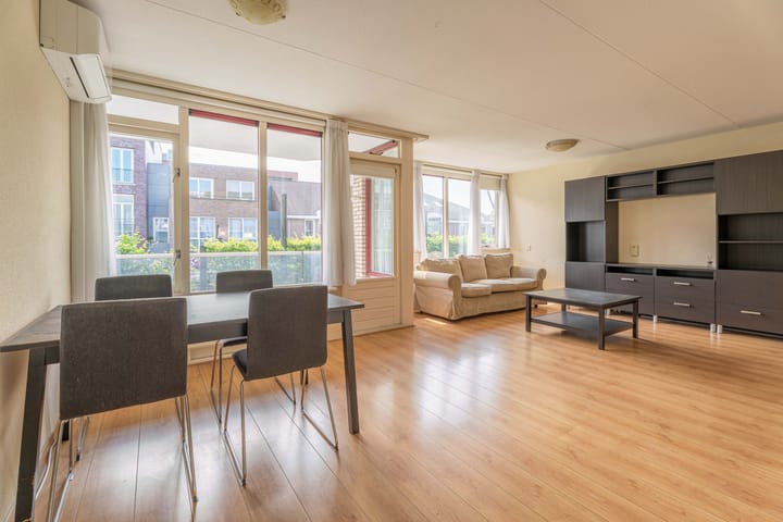 Photo 2 of Beatrixstraat 13