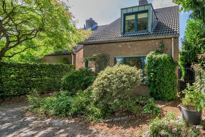 Foto 2 van Bij de Postwagen 7