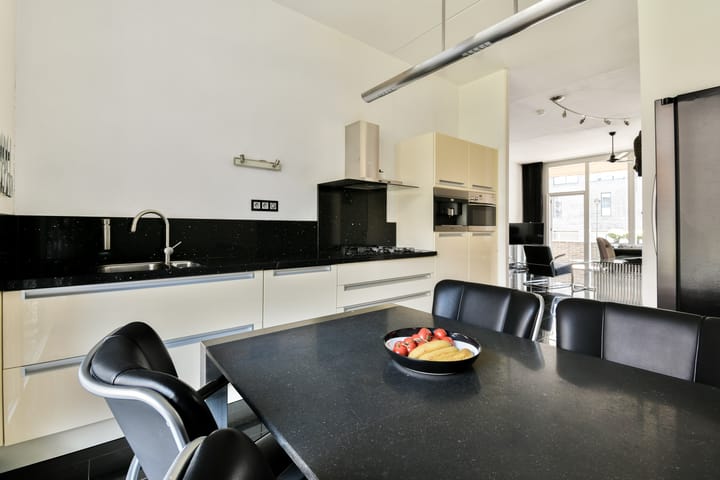 Foto 8 van Martini van Geffenstraat 120