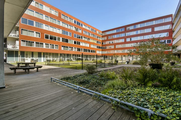 Foto 31 van Martini van Geffenstraat 120