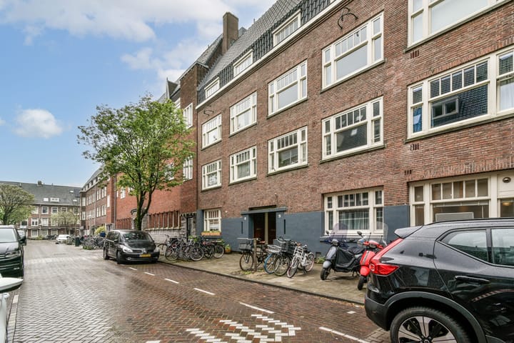 Photo 2 of Floris Versterstraat 15-2