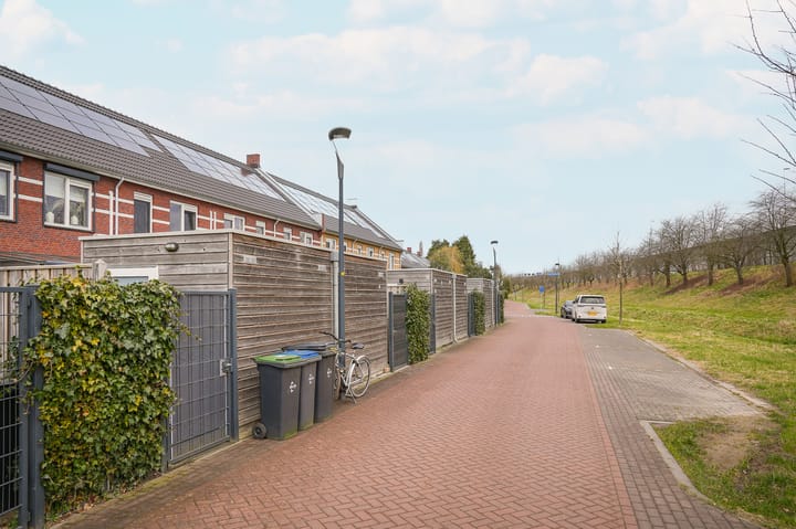 Foto 26 van Tinbergenplantsoen 39