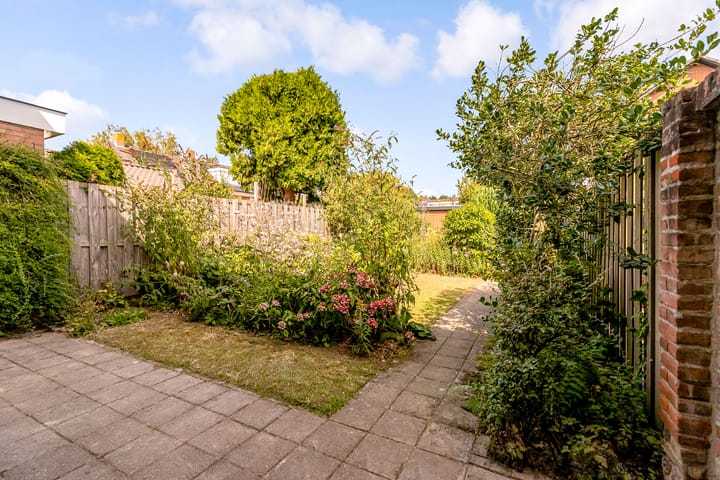 Photo 34 of Burg v d Weijerstraat 21