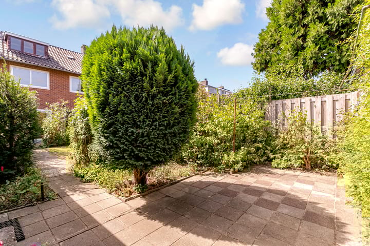 Photo 35 of Burg v d Weijerstraat 21