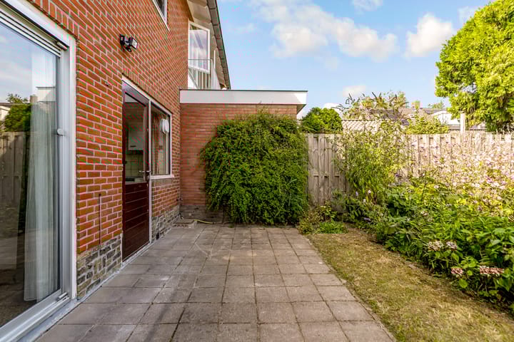 Photo 37 of Burg v d Weijerstraat 21