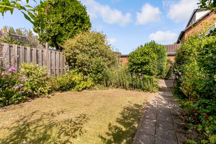 Photo 36 of Burg v d Weijerstraat 21