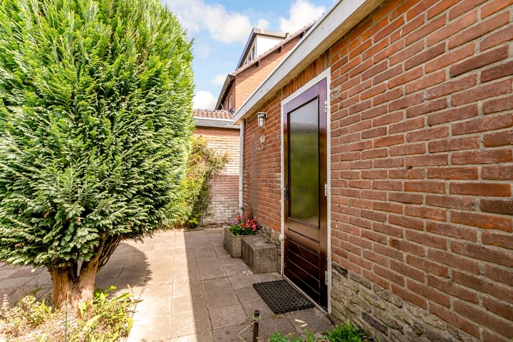 Photo 41 of Burg v d Weijerstraat 21