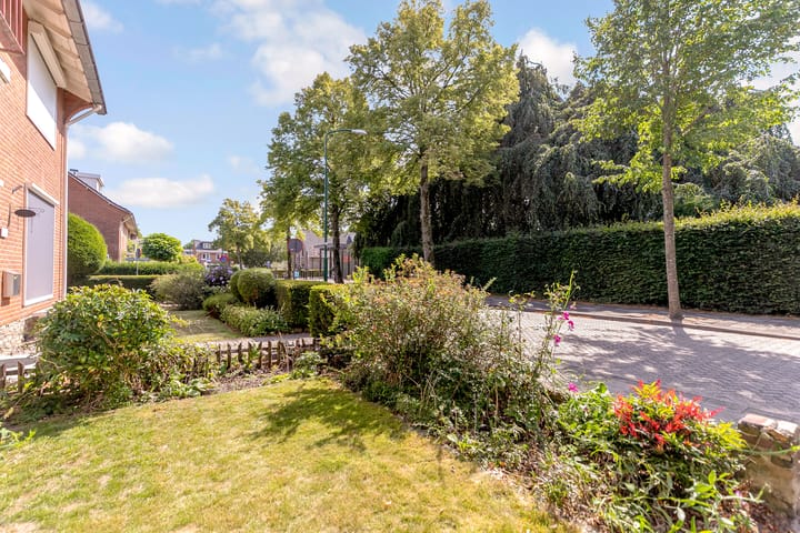 Photo 44 of Burg v d Weijerstraat 21