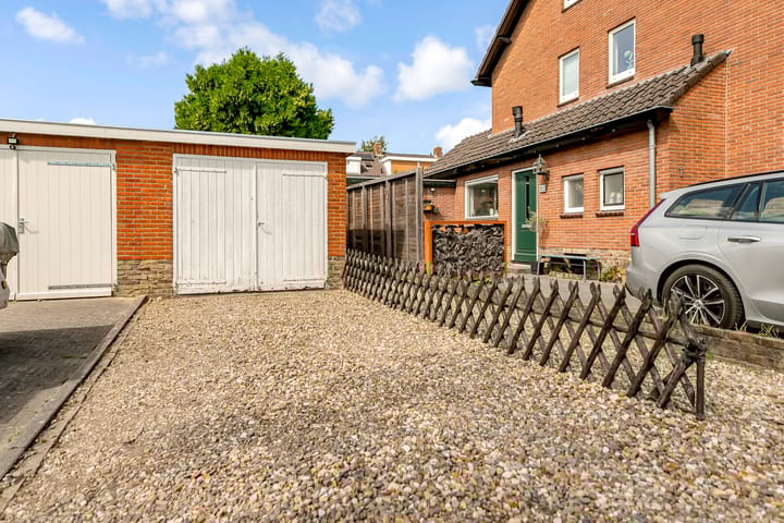 Photo 43 of Burg v d Weijerstraat 21