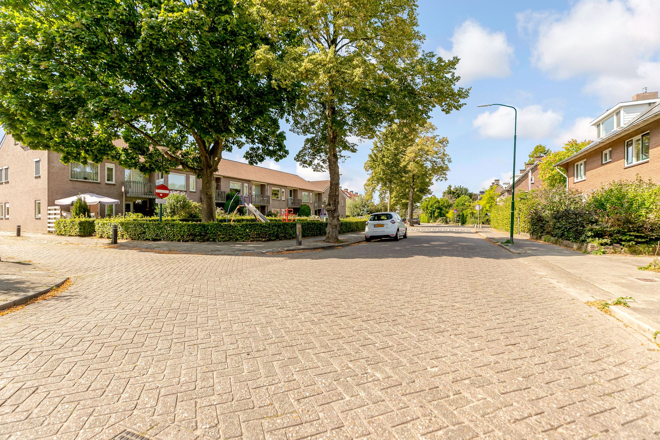 Foto 45 van Burg v d Weijerstraat 21