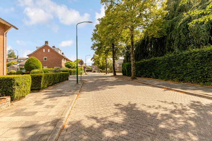 Photo 46 of Burg v d Weijerstraat 21