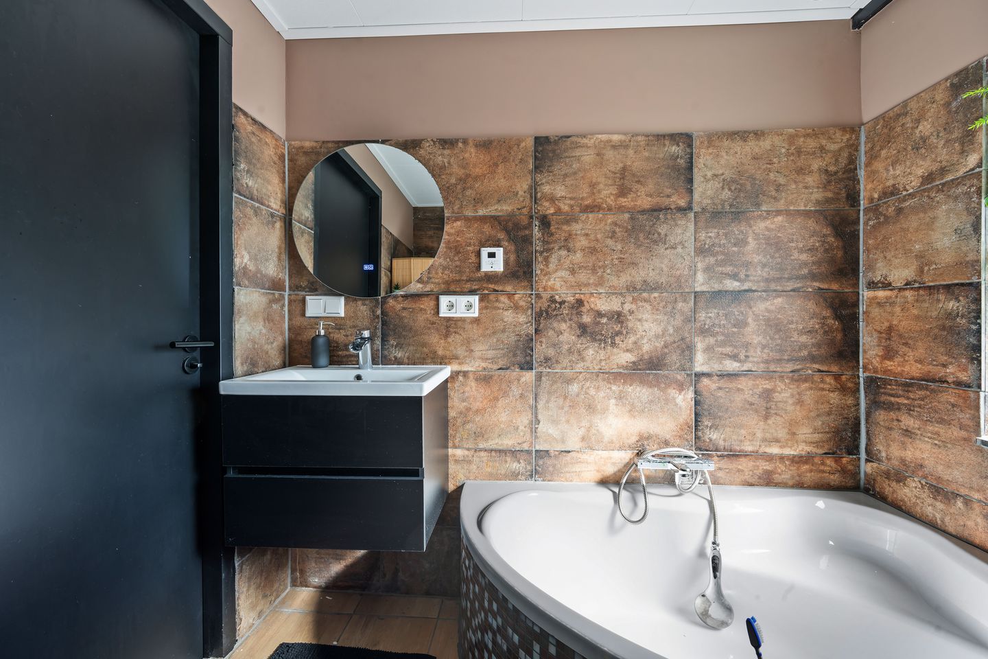 Foto 25 van Saturnusbaan 7