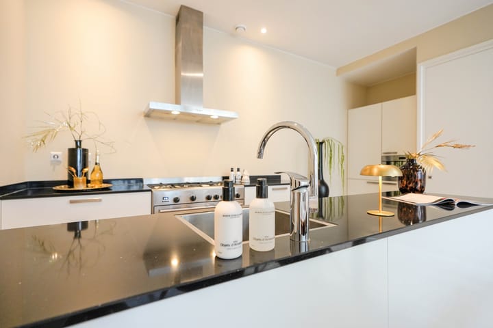 Photo 2 of Obrechtstraat 405